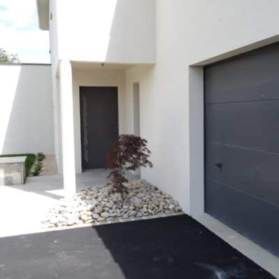 Batistyl-Habitat-employebm-porte-entrée-garage-aluminium