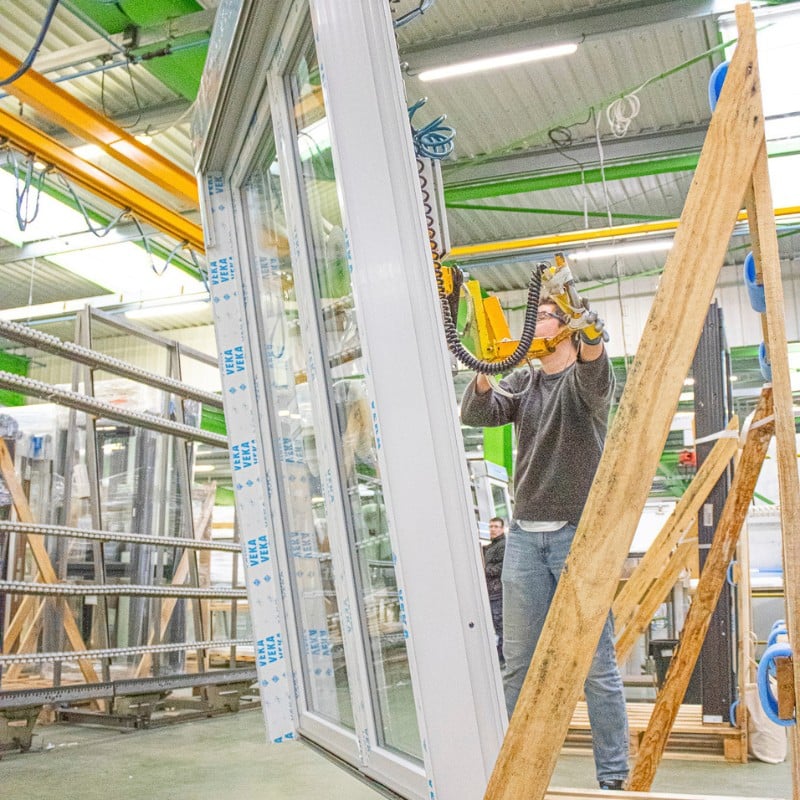 Fournisseur de fenêtres, portes, volets, etc... depuis plus de 30 ans, Batistyl Habitat, est un véritable partenaire des artisans professionnels, et s'adapte à leurs contraintes de chantier.