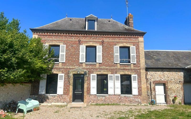 Rénovation d'une maison en brique avec des menuiseries aluminium