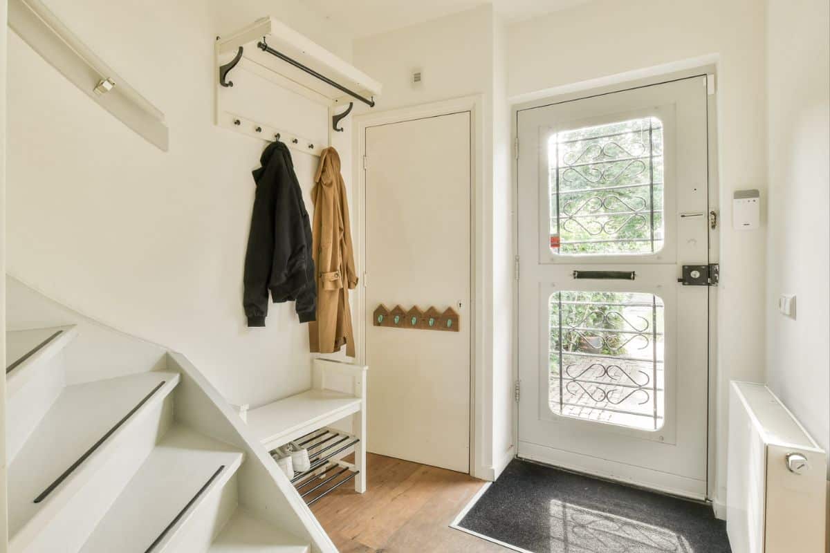 Comment isoler une porte d'entrée du froid