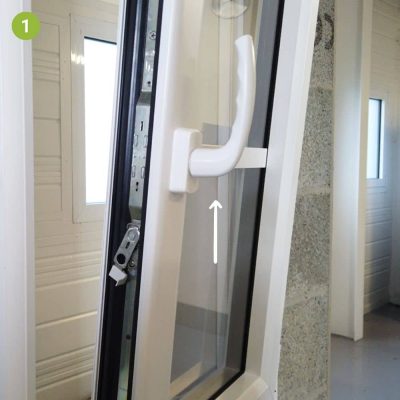 Fenêtre oscillo-battante bloquée en drapeau